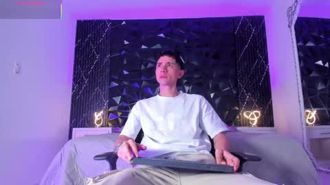 Snapshot of liiamhudson_ chatting on March 9, 1:48 pm L I I A M online show from March 9, 1:48 pm