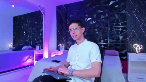 Snapshot of liiamhudson_ chatting on September 12, 9:59 pm L I I A M online show from September 12, 9:59 pm