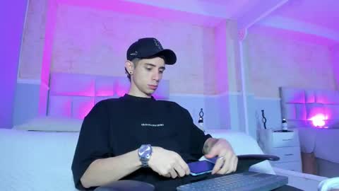 Snapshot of liiamhudson_ chatting on March 3, 2:53 pm L I I A M online show from March 3, 2:53 pm