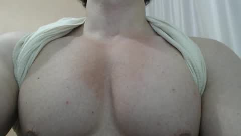 Snapshot of likwidator84 chatting on October 13, 1:00 am Maximus online show from October 13, 1:00 am