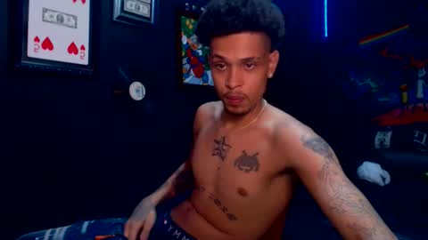 Snapshot of lilray99 chatting on December 4, 10:24 am ONLYFANS online show from December 4, 10:24 am