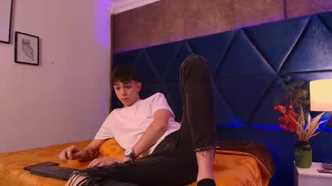 LION FOSTER online show from December 3, 8:48 pm