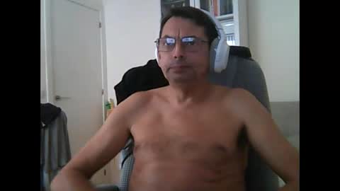 Snapshot of liongr69 chatting on October 21, 12:30 pm liongr69 online show from October 21, 12:30 pm