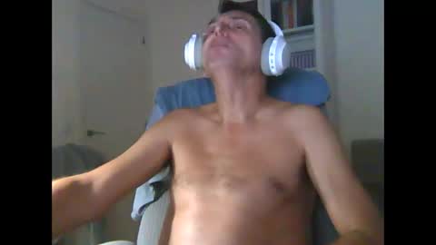 Snapshot of liongr69 chatting on October 19, 10:24 pm liongr69 online show from October 19, 10:24 pm