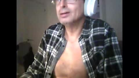 Snapshot of liongr69 chatting on October 31, 11:41 pm liongr69 online show from October 31, 11:41 pm