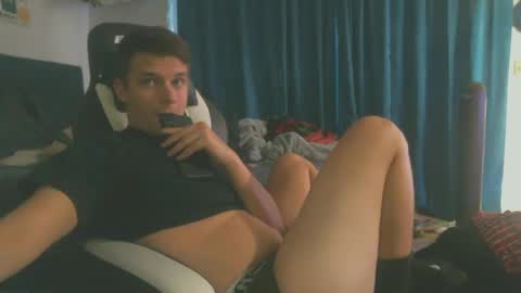 Littleguy28 online show from October 11, 10:58 pm