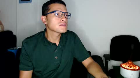 Snapshot of littledicklatin chatting on February 12, 4:01 am Manu online show from February 12, 4:01 am