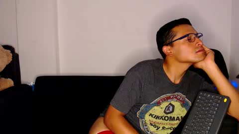 Snapshot of littledicklatin chatting on October 3, 4:17 am Manu online show from October 3, 4:17 am