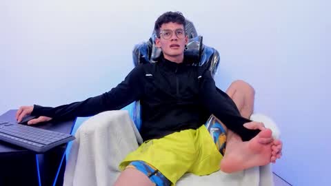 MAX online show from November 5, 6:54 pm