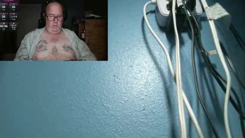 Snapshot of littlepervy chatting on December 25, 6:31 am littlepervy online show from December 25, 6:31 am