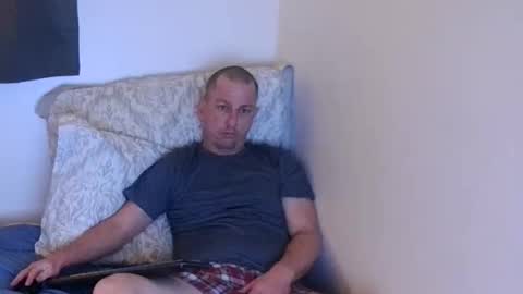 livinlife4now25 online show from December 20, 11:56 pm