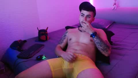 Snapshot of lliamm_2 chatting on January 28, 5:00 am lliamm 2 online show from January 28, 5:00 am