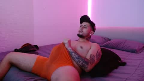 Snapshot of lliamm_2 chatting on February 8, 1:11 am lliamm 2 online show from February 8, 1:11 am