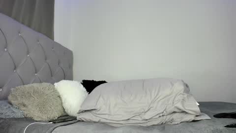 Snapshot of lm_adrii chatting on January 1, 7:43 pm lm_adrii online show from January 1, 7:43 pm