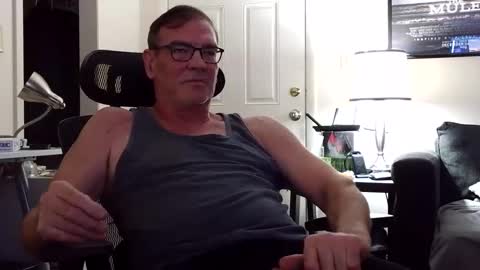 Snapshot of lngdickdaddy chatting on September 27, 11:46 pm LongDick Daddy online show from September 27, 11:46 pm