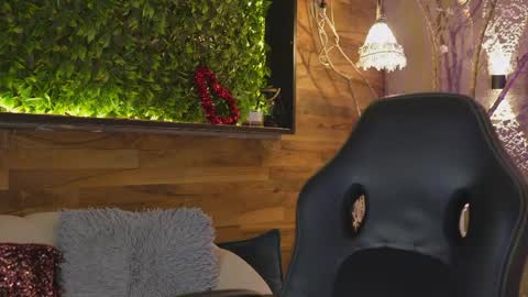 logan_cardenas1 online show from April 8, 1:06 am