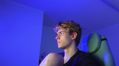 LOGAN FRASER online show from November 6, 1:58 pm