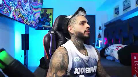 logan_hugh8 online show from February 15, 8:39 pm