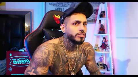 Snapshot of logan_hugh8 chatting on March 4, 9:43 pm logan_hugh8 online show from March 4, 9:43 pm