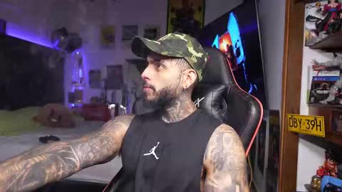 logan_hugh8 online show from March 16, 5:44 am