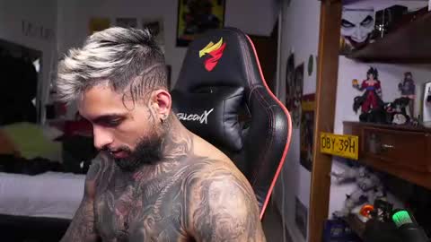 logan_hugh8 online show from April 27, 5:30 pm