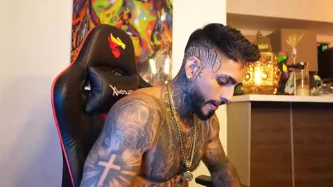Snapshot of logan_hugh8 chatting on October 2, 1:31 am logan_hugh8 online show from October 2, 1:31 am