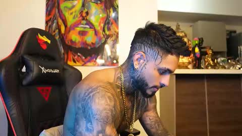 Snapshot of logan_hugh8 chatting on September 25, 4:55 am logan_hugh8 online show from September 25, 4:55 am