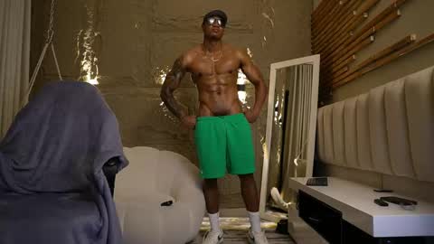 logan_varela online show from April 19, 6:10 pm