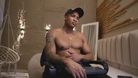 logan_varela online show from April 29, 3:17 pm