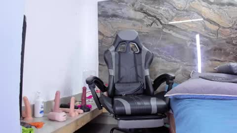 logan_wollff online show from April 25, 8:28 pm