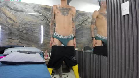 logan_wollff online show from April 21, 7:42 pm