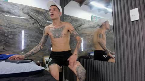 logan_wollff online show from April 17, 8:33 pm