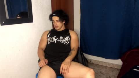 Snapshot of logan_x3 chatting on February 11, 4:33 am Logan online show from February 11, 4:33 am