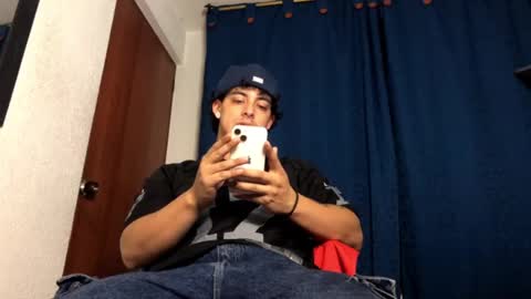 Snapshot of logan_x3 chatting on March 3, 2:44 am Logan online show from March 3, 2:44 am