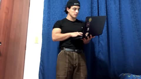 Snapshot of logan_x3 chatting on December 15, 2:08 am Logan online show from December 15, 2:08 am