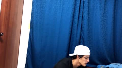 Snapshot of logan_x3 chatting on January 7, 2:22 am Logan online show from January 7, 2:22 am