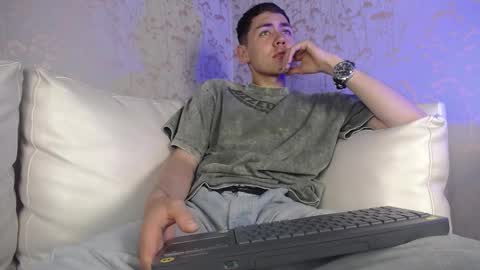 Loganfoster  online show from November 26, 8:34 pm