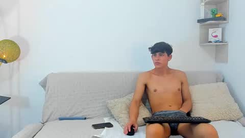 Snapshot of loganoficialx chatting on September 9, 9:53 am loganoficialx online show from September 9, 9:53 am