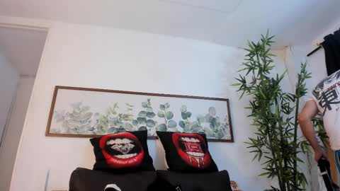 logansmithh01 online show from September 22, 1:21 pm