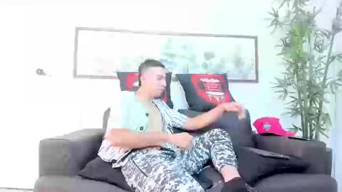 logansmithh01 online show from September 20, 1:33 pm