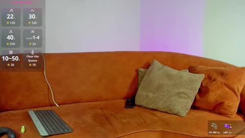 logantwink18 online show from October 16, 1:30 pm