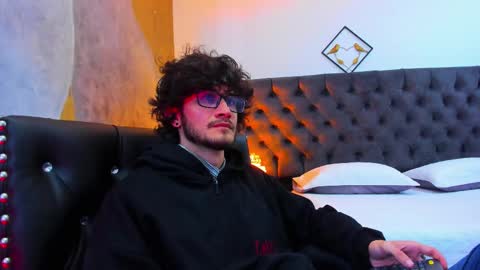Loggan online show from December 22, 8:36 pm