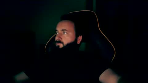 Snapshot of london_man1988 chatting on December 25, 4:22 pm london_man1988 online show from December 25, 4:22 pm