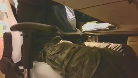 Snapshot of lonelypumabreizh chatting on December 15, 5:13 am Pumabreizh online show from December 15, 5:13 am