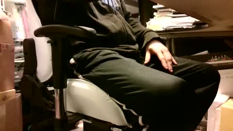 Snapshot of lonelypumabreizh chatting on February 16, 5:04 am Pumabreizh online show from February 16, 5:04 am