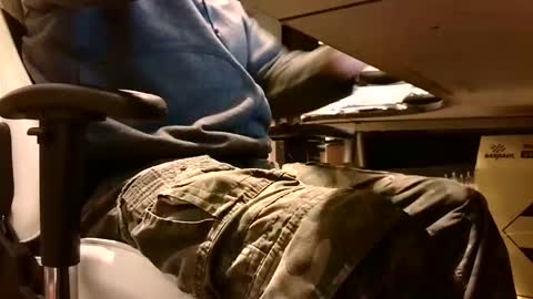 Snapshot of lonelypumabreizh chatting on December 18, 6:43 am Pumabreizh online show from December 18, 6:43 am