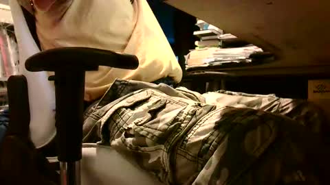 Snapshot of lonelypumabreizh chatting on December 24, 8:22 am Pumabreizh online show from December 24, 8:22 am