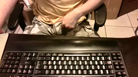 Snapshot of lonelypumabreizh chatting on December 28, 6:17 am Pumabreizh online show from December 28, 6:17 am