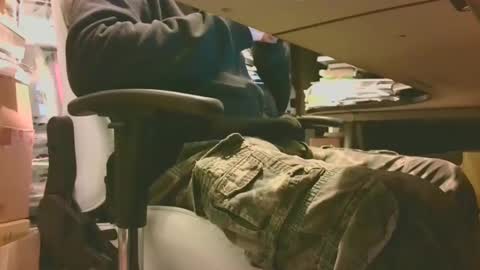 Snapshot of lonelypumabreizh chatting on December 10, 5:28 am Pumabreizh online show from December 10, 5:28 am