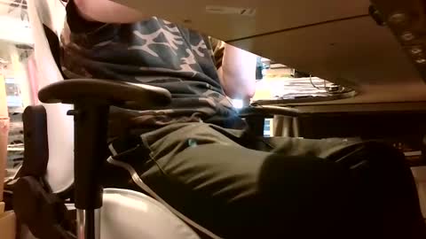 Snapshot of lonelypumabreizh chatting on March 2, 3:31 pm Pumabreizh online show from March 2, 3:31 pm